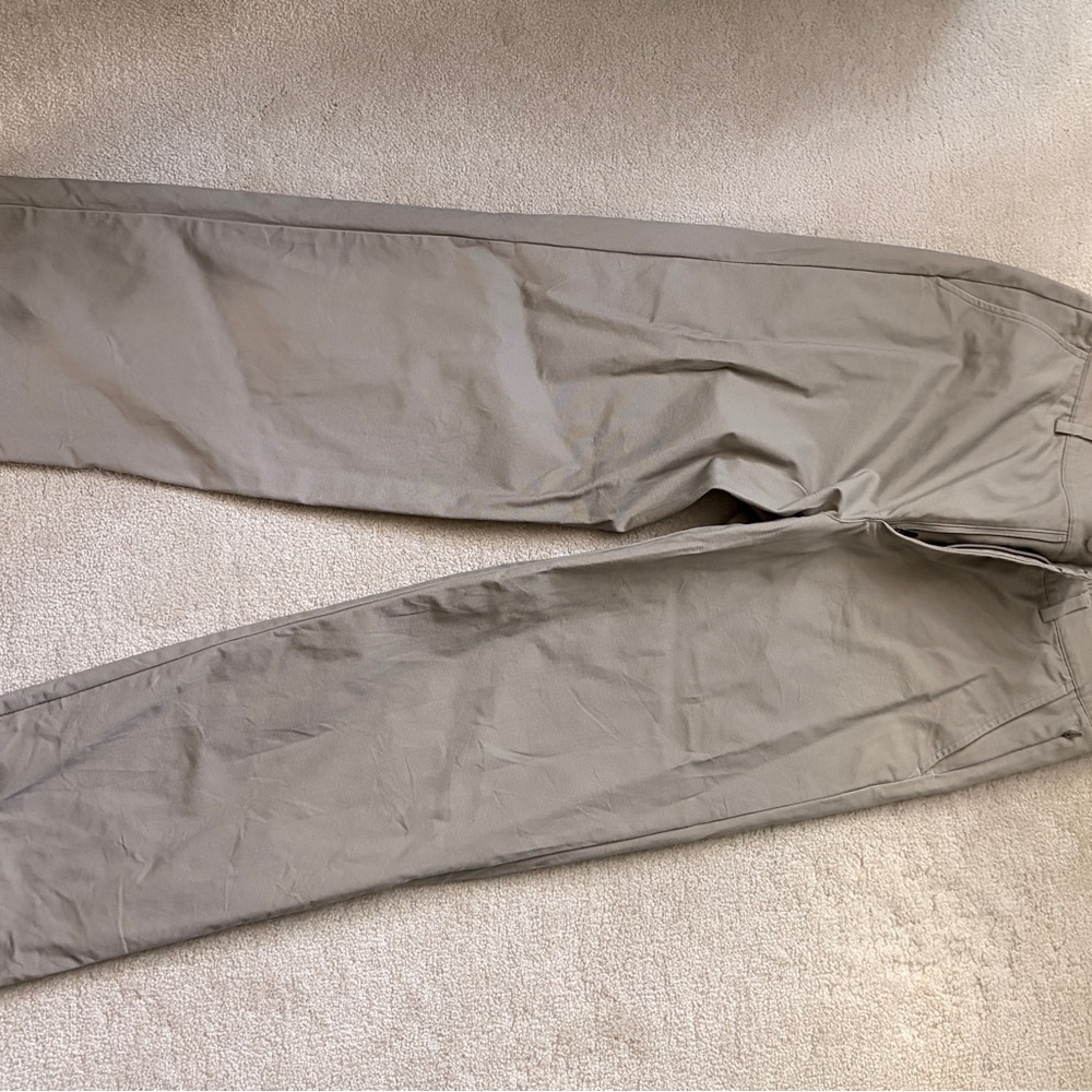Men's Casual Straight-Leg Pants in khaki